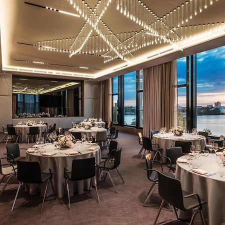 Le Meridien Хамбург Екстериор снимка The Riverfront Ballroom