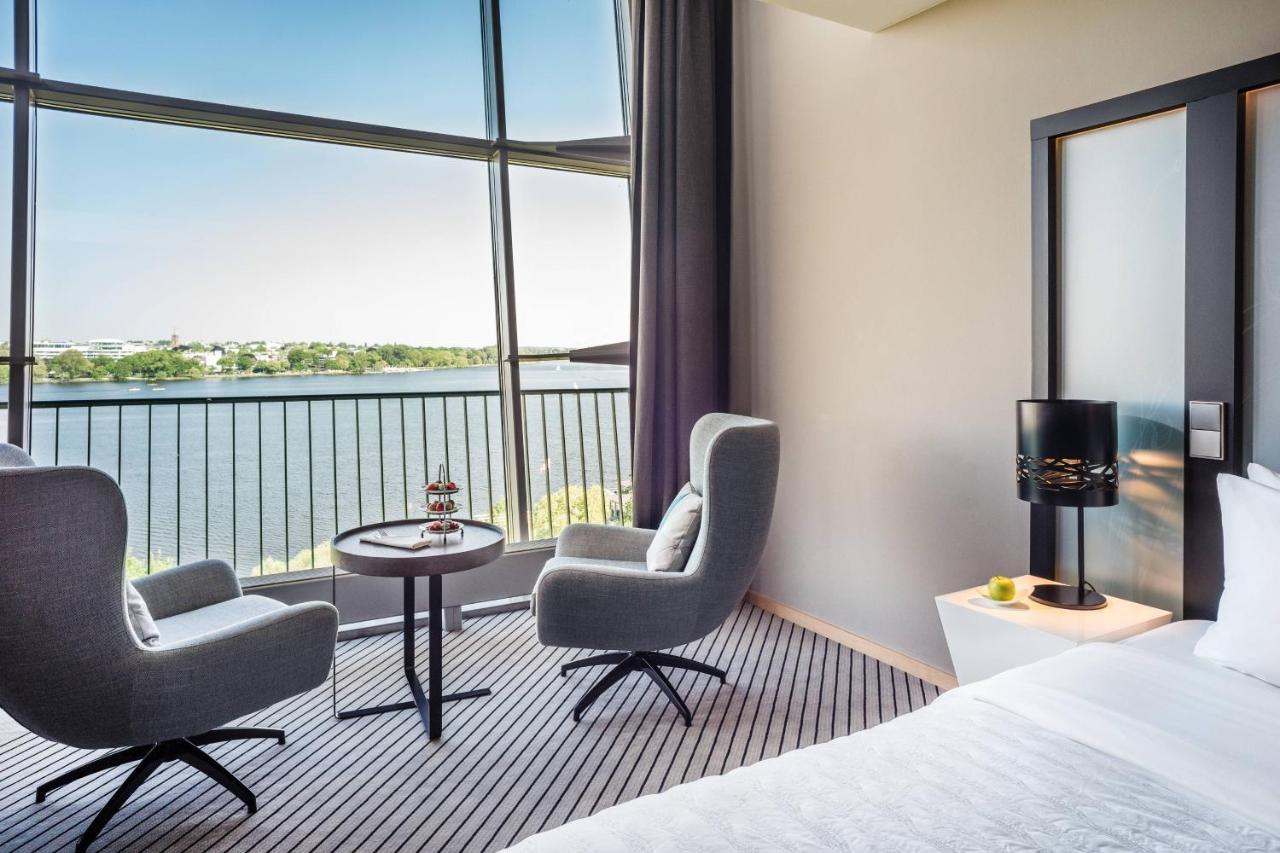 Le Meridien Хамбург Екстериор снимка Deluxe room with a view of the Danube
