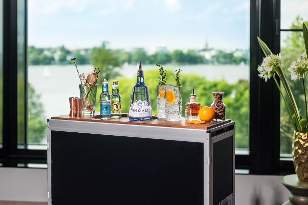 Le Meridien Хамбург Екстериор снимка A mobile bar