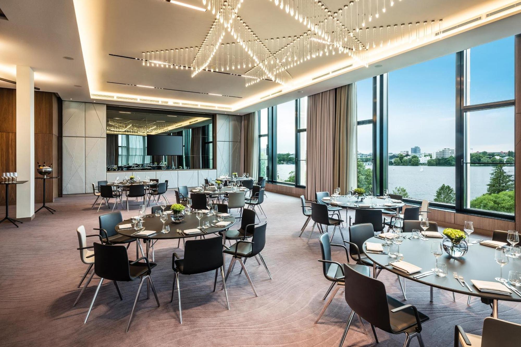 Le Meridien Хамбург Екстериор снимка The Club at The Landmark